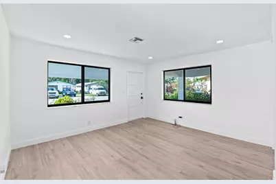 699 NE 40th Street, Oakland Park, FL 33334 - Photo 9