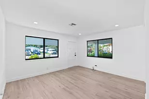 699 NE 40th St, Oakland Park, FL 33334 - Photo 9