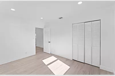 699 NE 40th Street, Oakland Park, FL 33334 - Photo 21