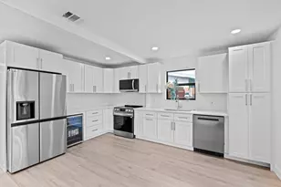 699 NE 40th St, Oakland Park, FL 33334 - Photo 13