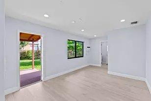 699 NE 40th St, Oakland Park, FL 33334 - Photo 29