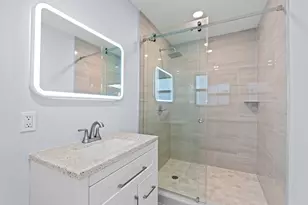 699 NE 40th St, Oakland Park, FL 33334 - Photo 27