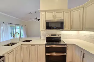 13053 Meadowbreeze Dr, Wellington, FL 33414 - Photo 15