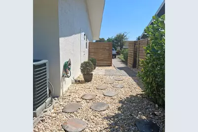 1097 Wilkinson Road #B, Lake Worth, FL 33462 - Photo 3