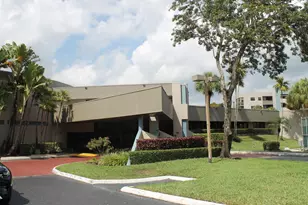 1100 Colony Point Circle Circle, Pembroke Pines, FL 33026 - Photo 15