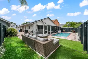 9651 SW 9th Ct, Pembroke Pines, FL 33025 - Photo 27
