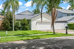 9651 SW 9th Ct, Pembroke Pines, FL 33025 - Photo 3