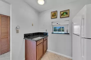 9401 Sunrise Lakes Blvd, Sunrise, FL 33322 - Photo 17