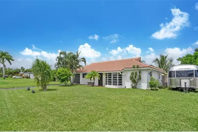 241 SW 13th Street, Boca Raton, FL 33432 - Photo 3