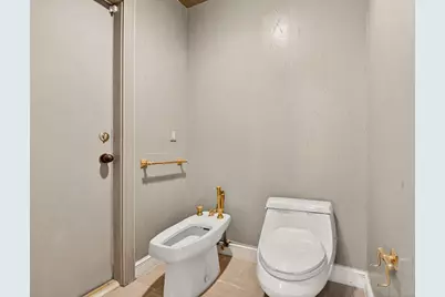 2410 Embassy Drive, West Palm Beach, FL 33401 - Photo 23