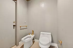 2410 Embassy Dr, West Palm Beach, FL 33401 - Photo 25