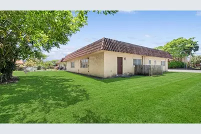 7106 NW 80th Avenue, Tamarac, FL 33321 - Photo 17