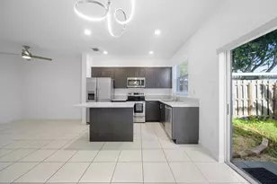 2739 SE 17th St, Homestead, FL 33035 - Photo 5