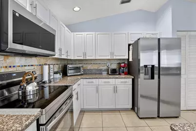 495 Carrington Lane, Weston, FL 33326 - Photo 5