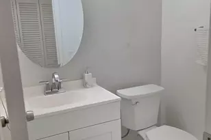 45 Easthampton B, West Palm Beach, FL 33417 - Photo 5