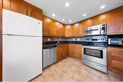 575 Oaks Lane #1009, Pompano Beach, FL 33069 - Photo 3