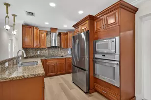 933 SE 2nd St, Belle Glade, FL 33430 - Photo 11