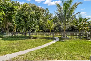 1120 E Tropical Way, Plantation, FL 33317 - Photo 17