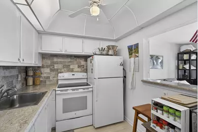 106 Camden E, West Palm Beach, FL 33417 - Photo 13