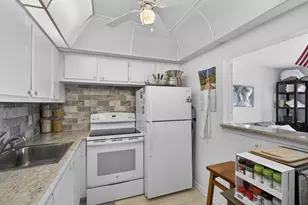 106 Camden E, West Palm Beach, FL 33417 - Photo 13