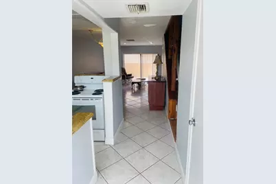 139 Sparrow Drive #2c, Royal Palm Beach, FL 33411 - Photo 3
