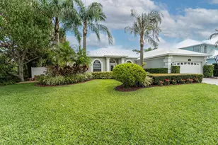 527 NW Bellworth Pl, Jensen Beach, FL 34957 - Photo 3