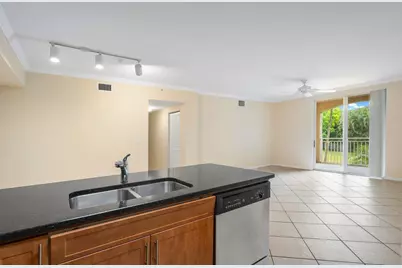 6492 Emerald Dunes Drive #208, West Palm Beach, FL 33411 - Photo 9