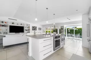 2320 Las Casitas Dr, Wellington, FL 33414 - Photo 11