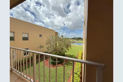 465 Flanders J, Delray Beach, FL 33484 - Photo 3