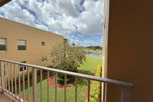 465 Flanders J, Delray Beach, FL 33484 - Photo 3