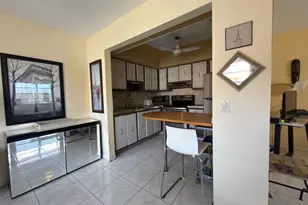 465 Flanders J, Delray Beach, FL 33484 - Photo 7