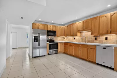 7599 NW 73rd Terrace, Tamarac, FL 33321 - Photo 7