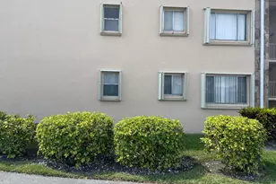 700 Village Green Ct, Palm Springs, FL 33461 - Photo 3