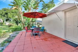1232 Club Dr W, Delray Beach, FL 33445 - Photo 9