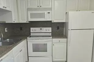 1505 Crescent Cir, West Palm Beach, FL 33403 - Photo 3