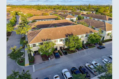 704 SW 2nd Way, Pompano Beach, FL 33060 - Photo 1