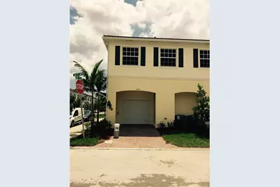 704 SW 2nd Way, Pompano Beach, FL 33060 - Photo 1