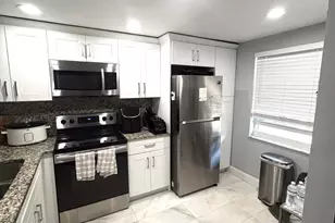 605 Oaks Dr, Pompano Beach, FL 33069 - Photo 3