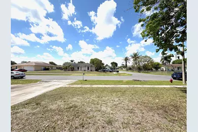 357 Las Palmas Street, Royal Palm Beach, FL 33411 - Photo 25