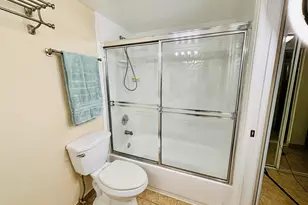 8201 NW 8th St, Miami, FL 33126 - Photo 17