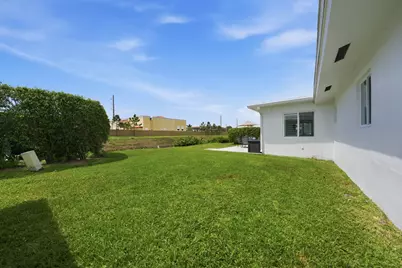 2390 SW 14th Avenue, Boynton Beach, FL 33426 - Photo 19