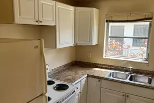 390 SW 27th Terrace, Fort Lauderdale, FL 33312 - Photo 5