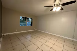 555 SE 8th St, Deerfield Beach, FL 33441 - Photo 11