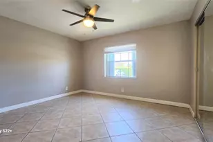 555 SE 8th St, Deerfield Beach, FL 33441 - Photo 17