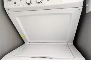 555 SE 8th St, Deerfield Beach, FL 33441 - Photo 15