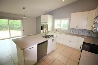 375 Sequoia Lane, Boca Raton, FL 33487 - Photo 9