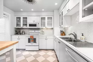 389 S Lake Dr, Palm Beach, FL 33480 - Photo 11