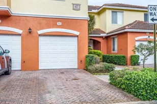 47 SE Sedona Cir, Stuart, FL 34994 - Photo 1