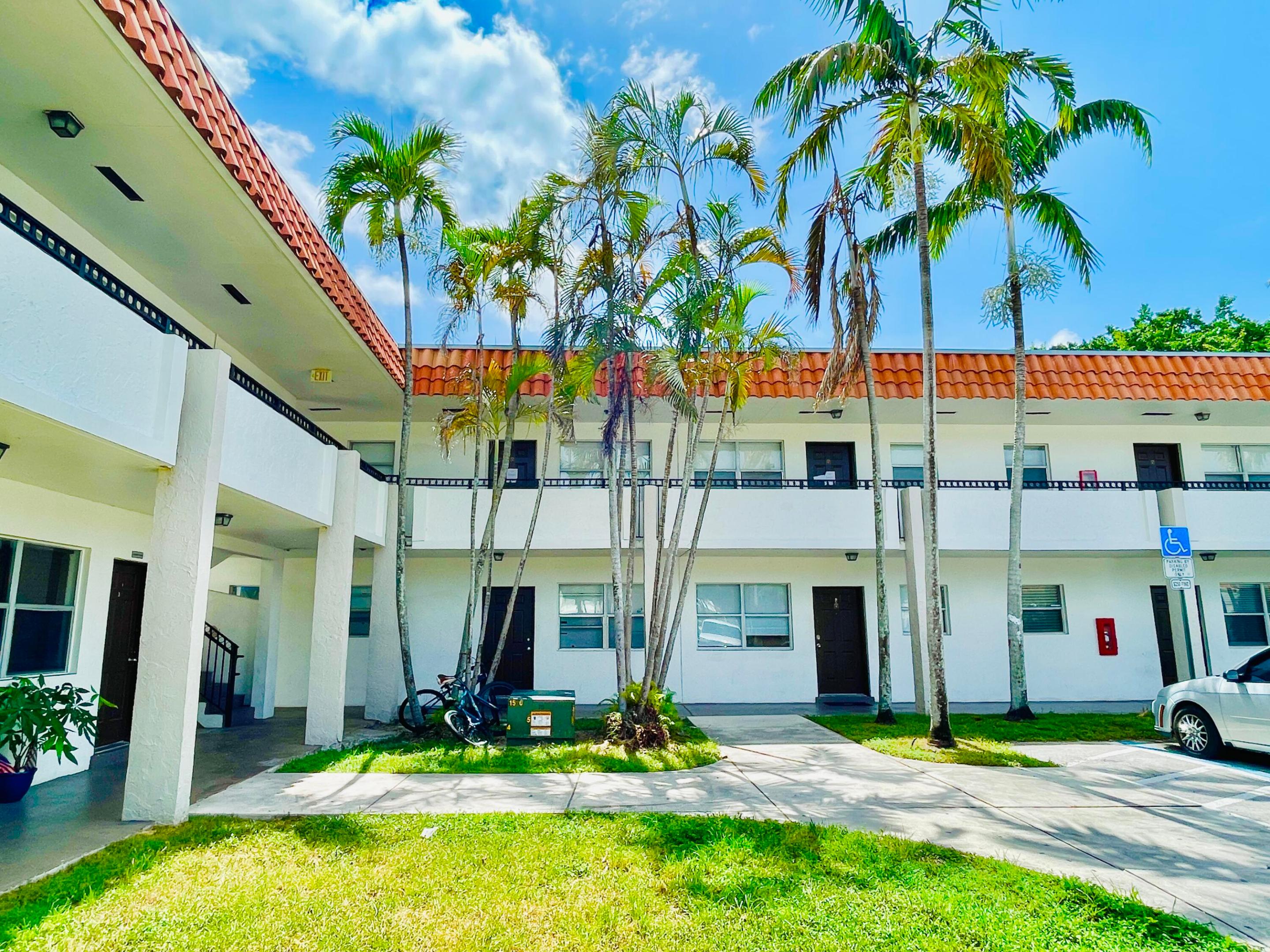 400 NW 65th Ave #114 main architectural view