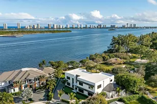 706 Lakeside Cir, North Palm Beach, FL 33408 - Photo 1